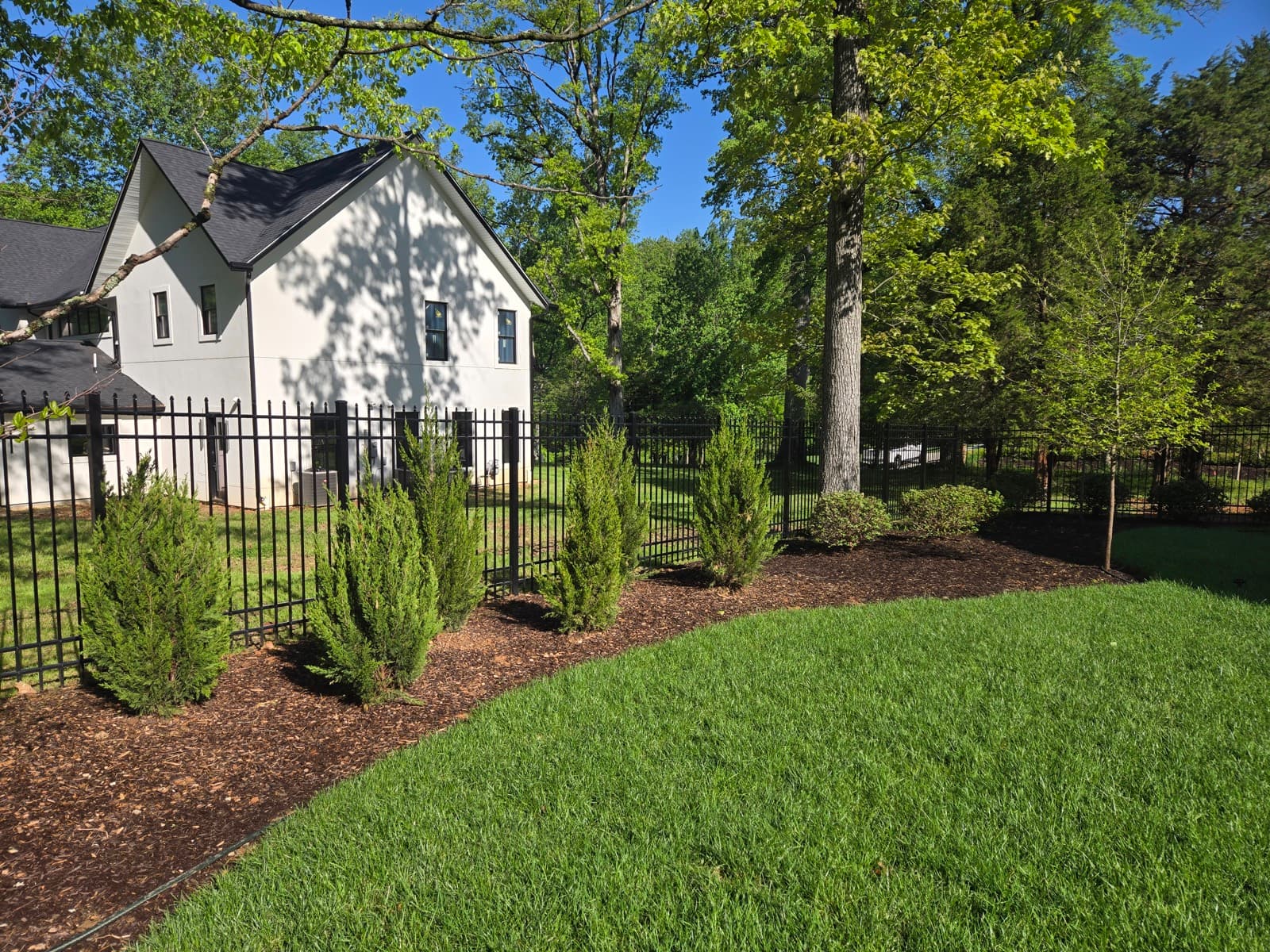 A lush, freshly maintained lawn with crisp planting beds at a JEL Landscaping property